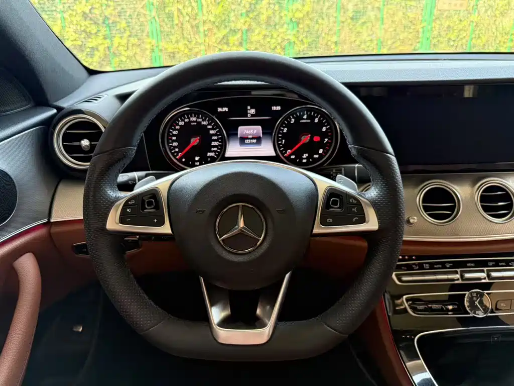 MERCEDES-BENZ E CLASS