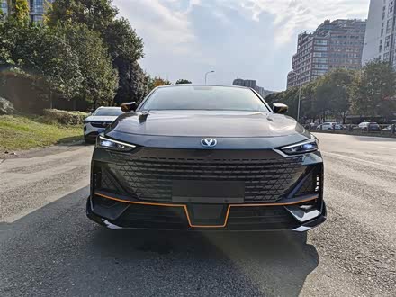 长安UNI-V 2022款 1.5T 运动版