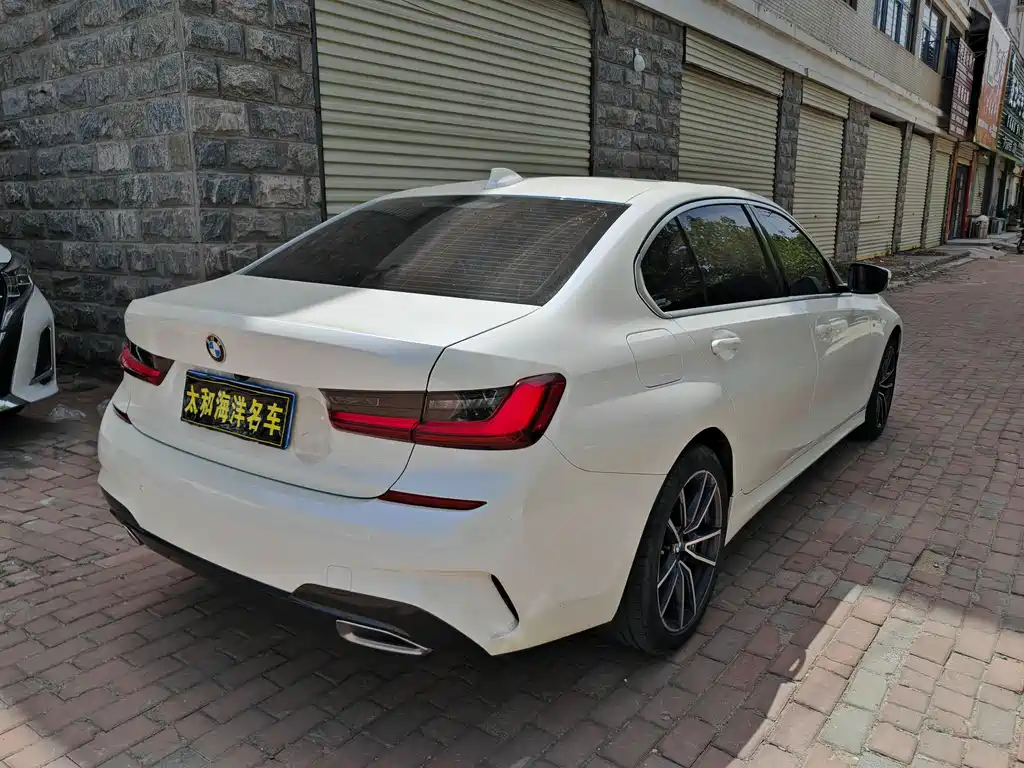 BMW  3 SERIES
