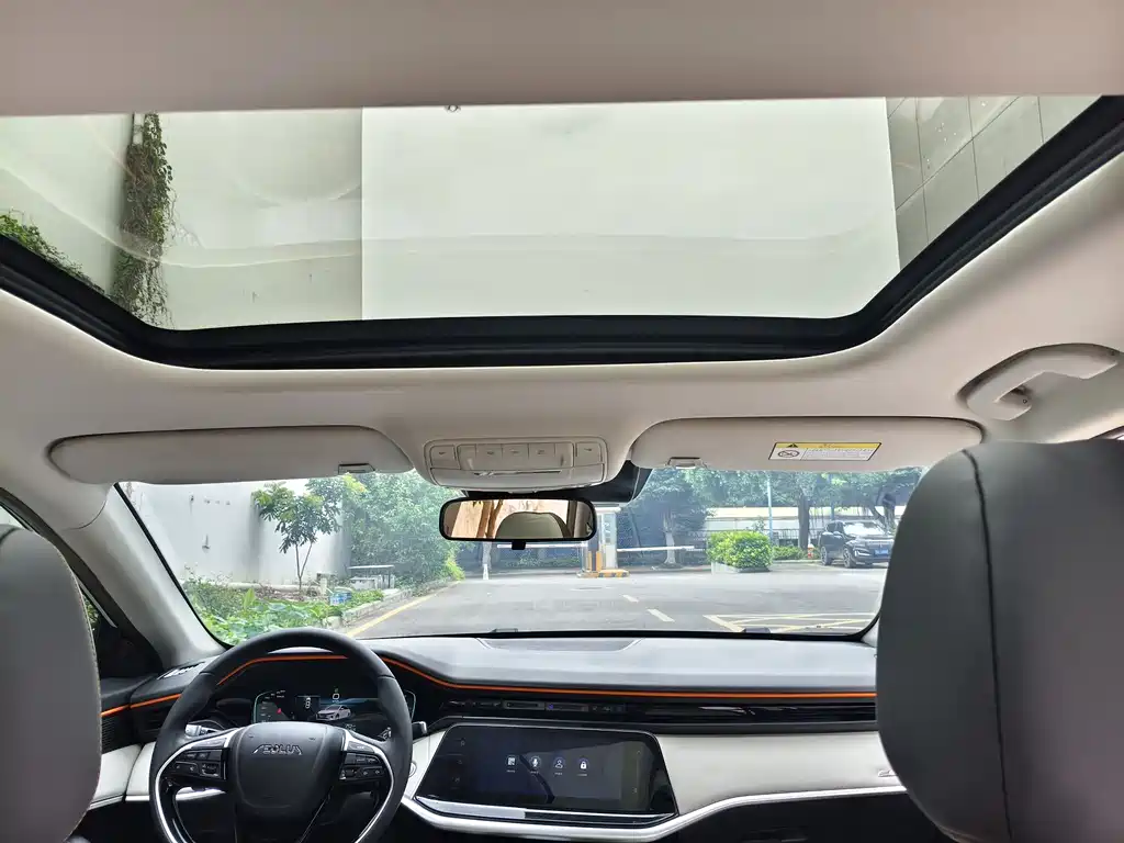 DONGFENG YI HYUN MAX