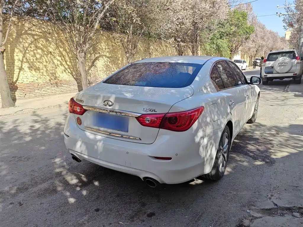 INFINITI  Q50L