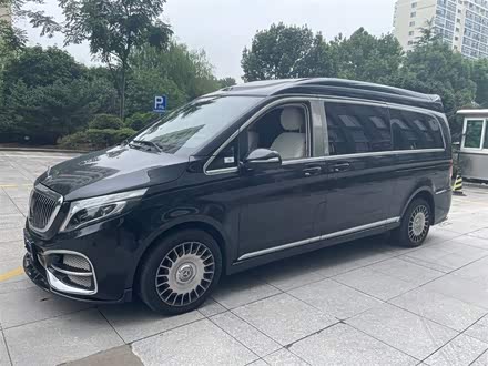 奔驰V级 2018款 V 260 L 尊贵加长版 国VI