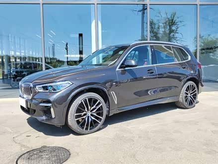 宝马X5 2022款 改款 xDrive 40Li 尊享型M运动套装