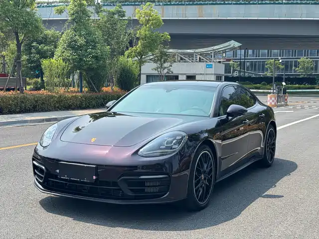 PORSCHE PANAMERA