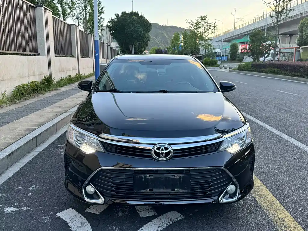 TOYOTA CAMRY