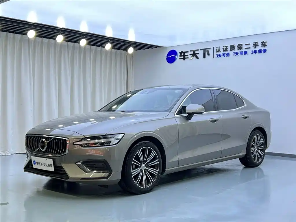 Volvo S60 2021 T4 Престижная версия с умными функциями 32000 km 2021