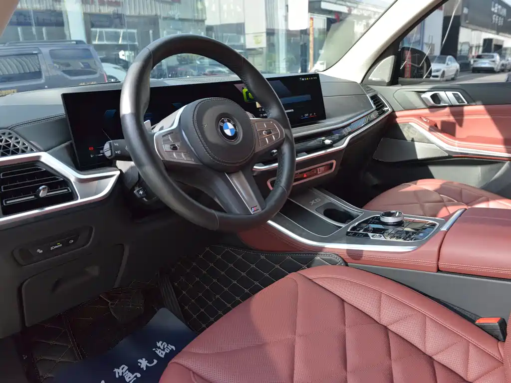 BMW X5 2023 xDrive 30Li Premium M Sport