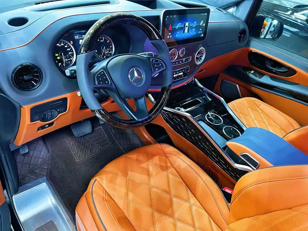 Mercedes-Benz Vito 2023 2.0T Elite 7 мест