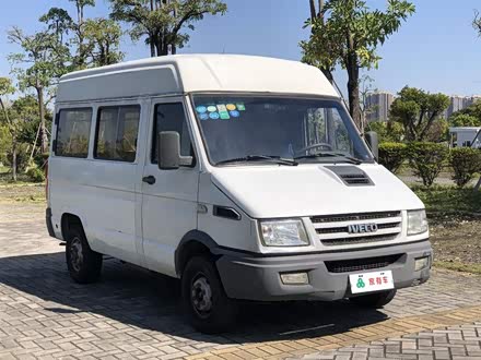 依维柯得意 2012款 2.5T-A35物流1版中顶