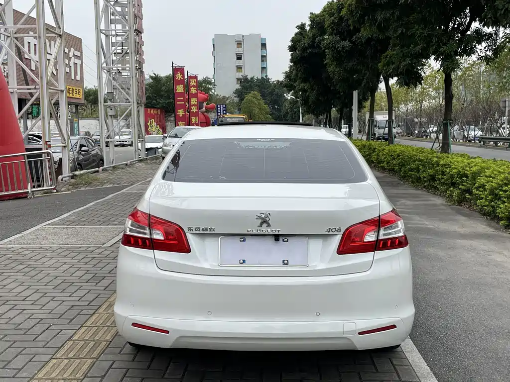 PEUGEOT 408