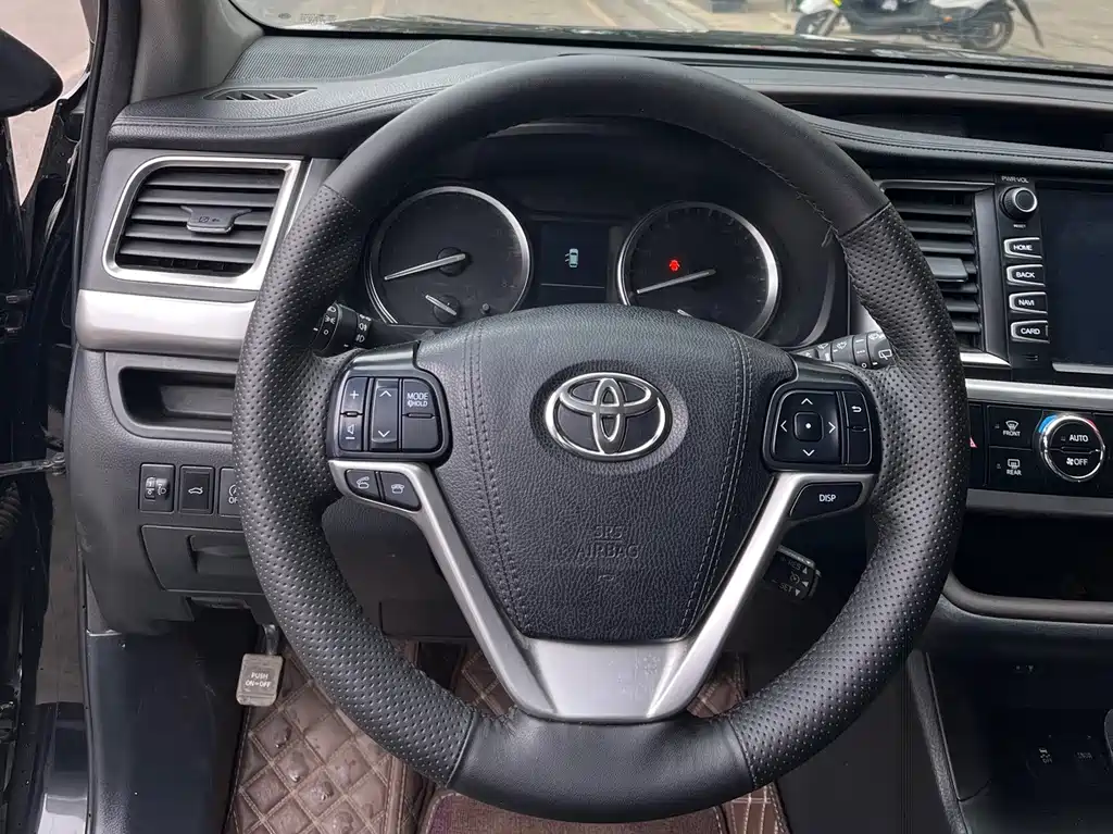 TOYOTA HIGHLANDER