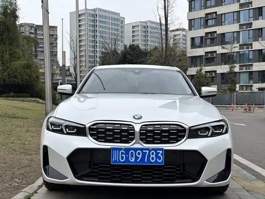 BMW 3 SERIES