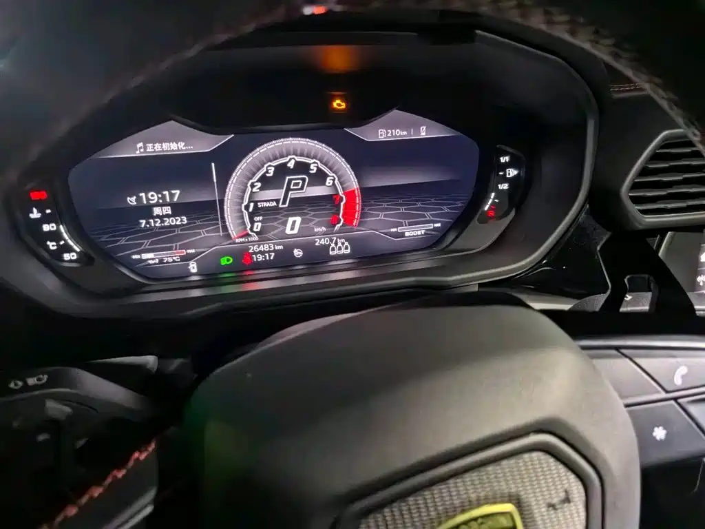 LAMBORGHINI URUS