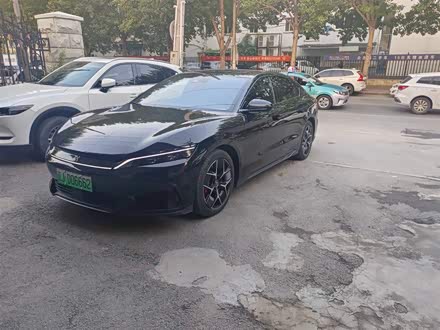 汉 2022款 EV 创世版 715KM前驱旗舰型