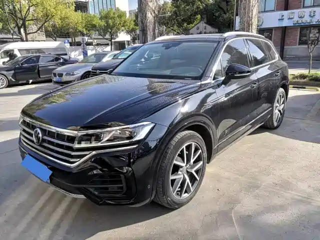 VOLKSWAGEN TOUAREG