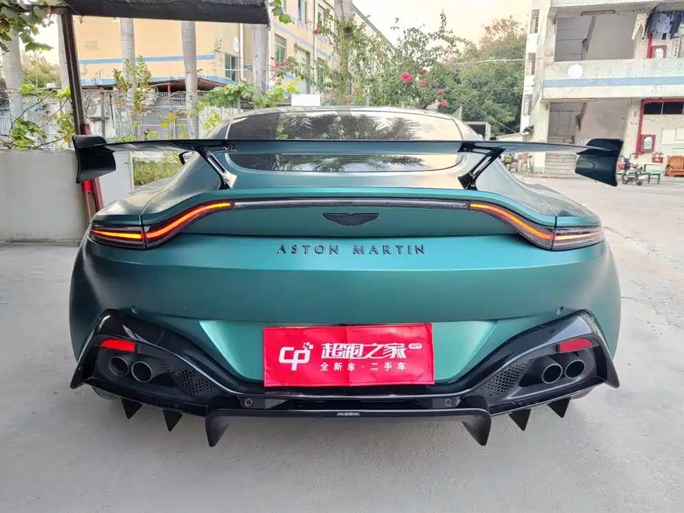 ASTON MARTIN V8 VANTAGE