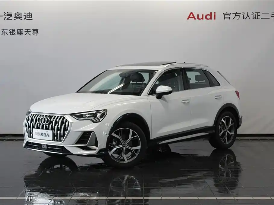Ауди Q3 2024 года 35 TFSI Спортовая версия 10000 km 2024