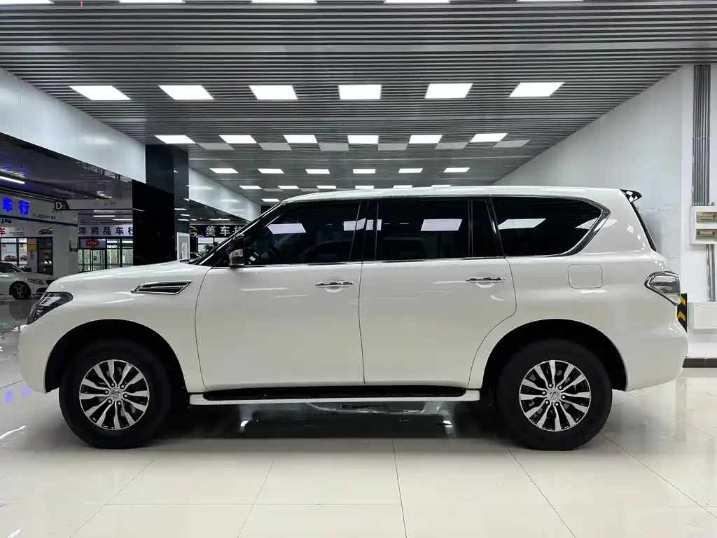 NISSAN TOURE