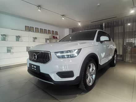 沃尔沃XC40 2022款 T4 四驱智行时尚版