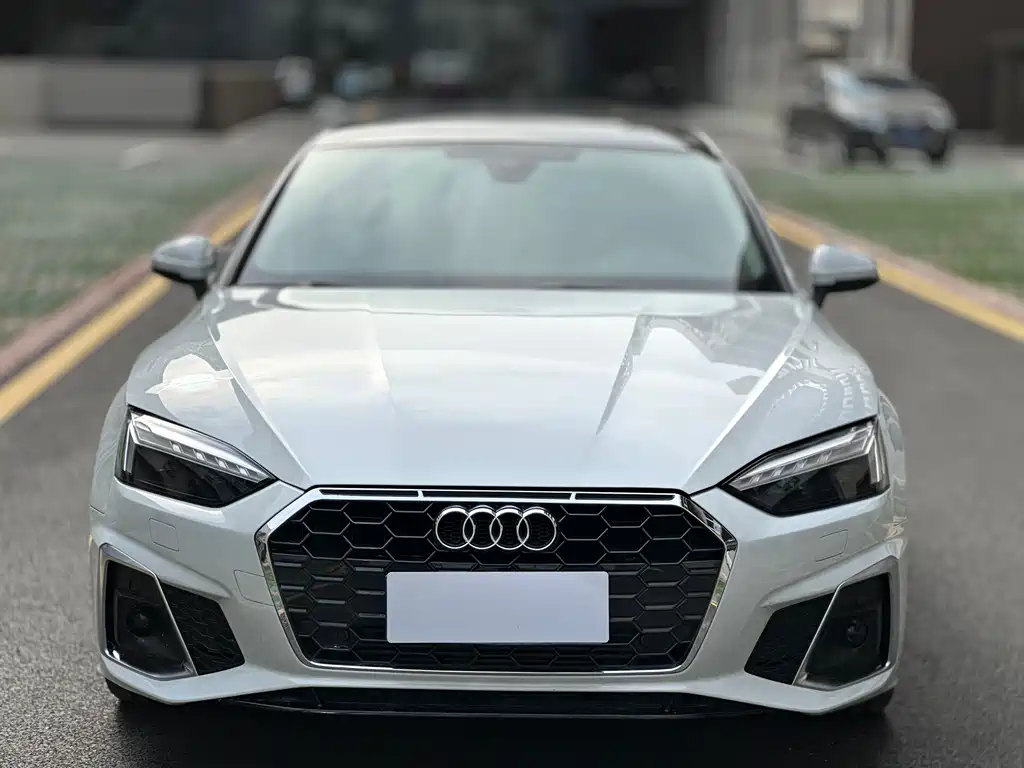 Ауди A5 импортируемый 2023 года Sportback 40 TFSI Стильная динамичная версия 40000 km 2023