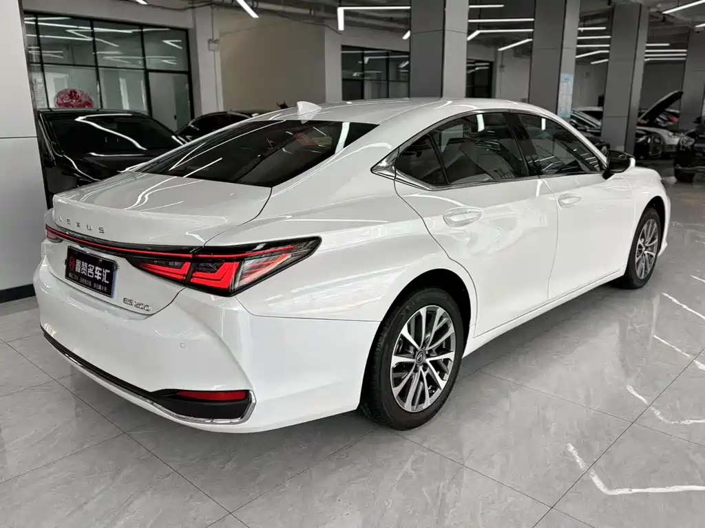 LEXUS  ES