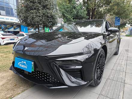 哪吒S 2022款 纯电 650km 四驱大版