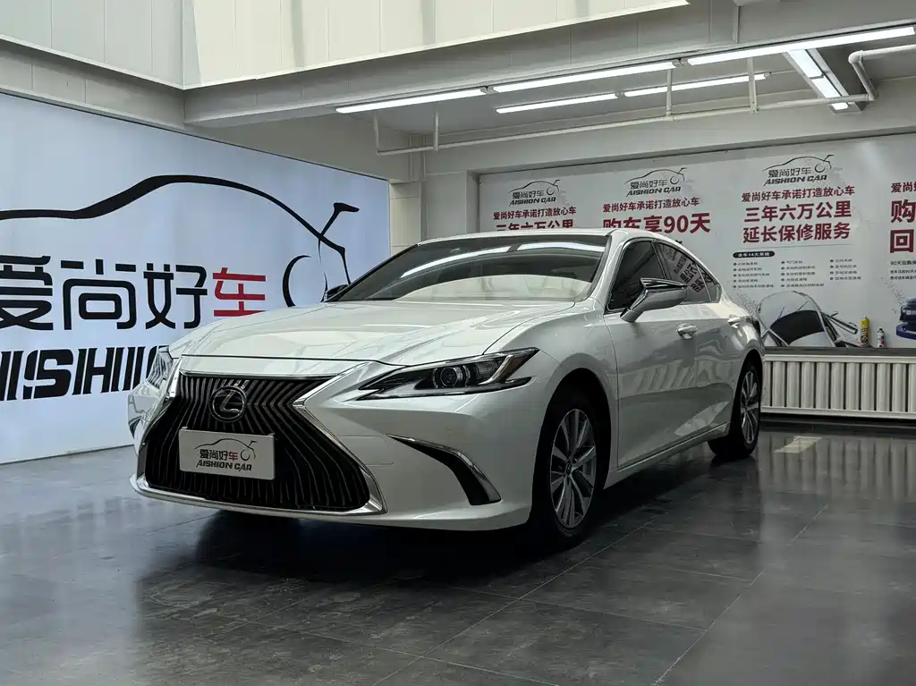 Лексус ES 2020 года 200 Престижная версия 80000 km 2020