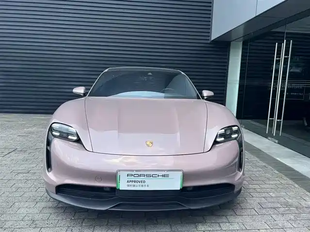 PORSCHE TAYCAN 2023