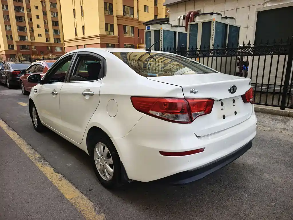 KIA K2