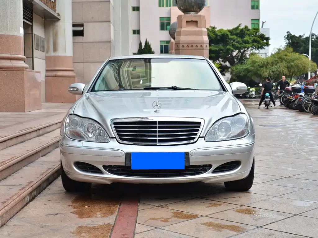 Mercedes-Benz S-Class 2005