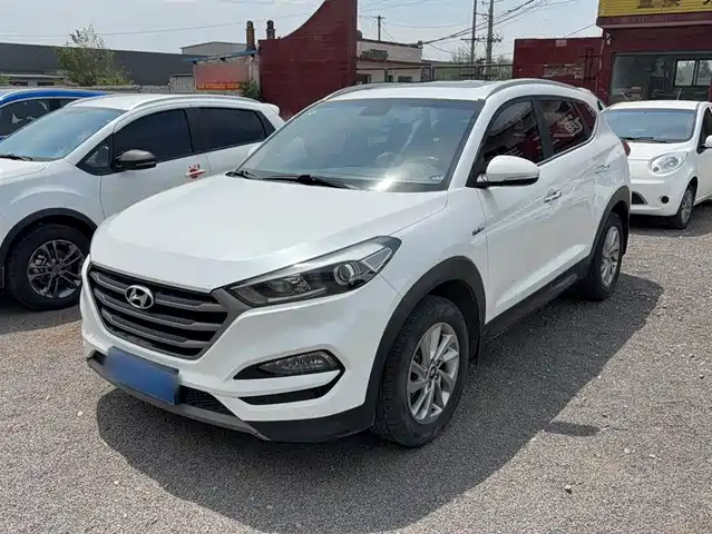 MODERN TUCSON 2017