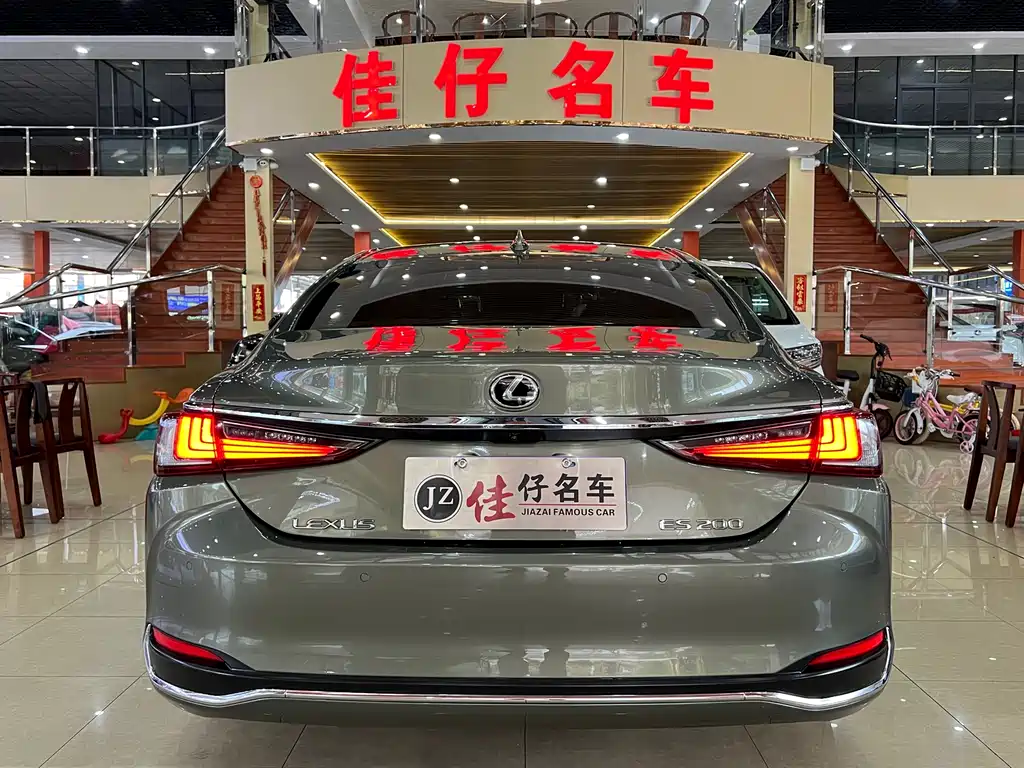 LEXUS  ES
