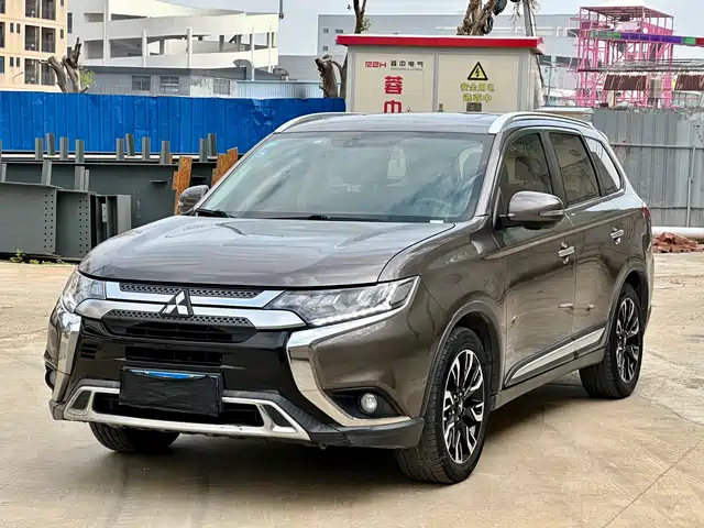 MITSUBISHI OUTLANDER 2020
