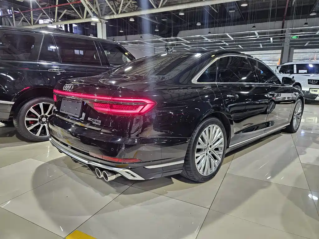 AUDI A8