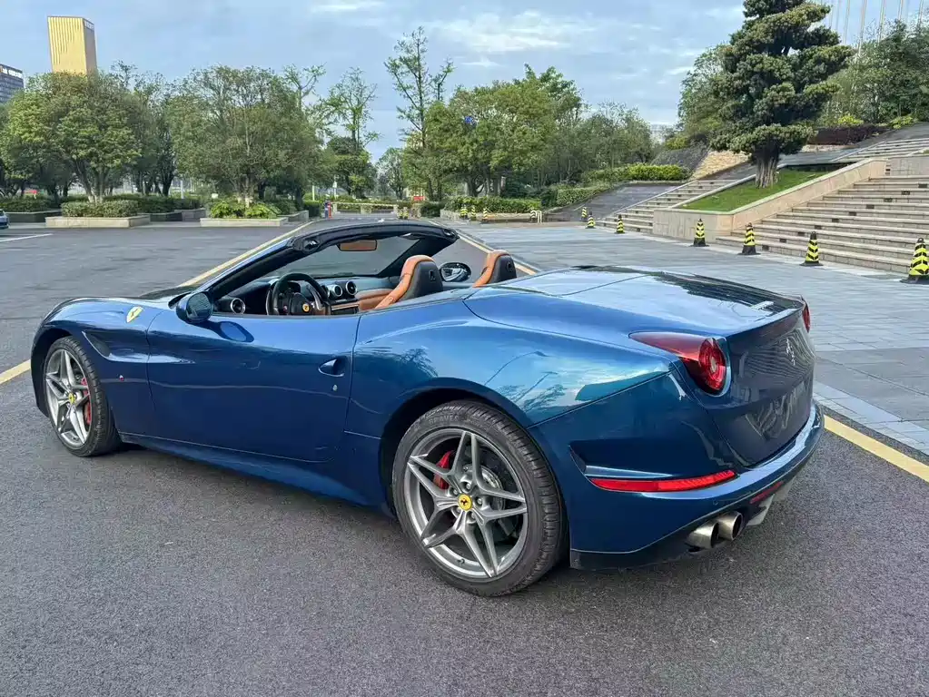 FERRARI CALIFORNIA T