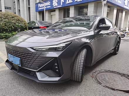 长安UNI-V 2022款 1.5T 卓越型