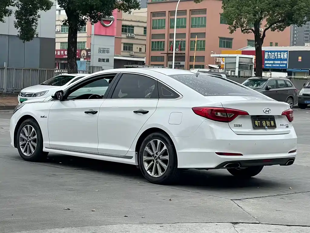HYUNDAI SONATA