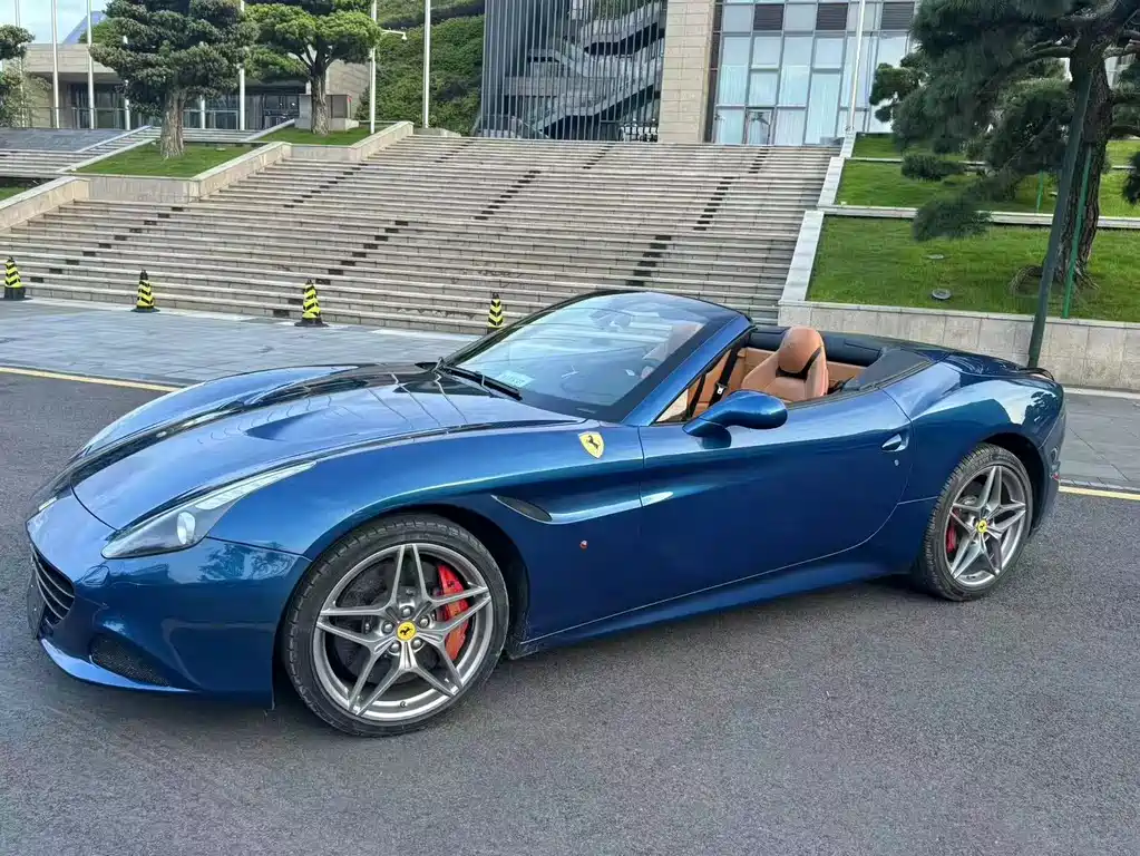 FERRARI CALIFORNIA T