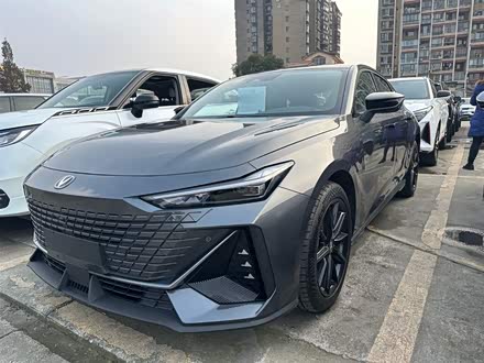 长安UNI-V 2023款 1.5T 尊贵型