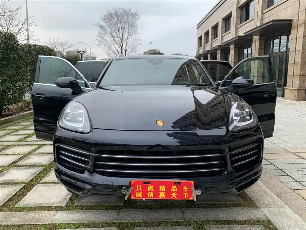 PORSCHE CAYENNE