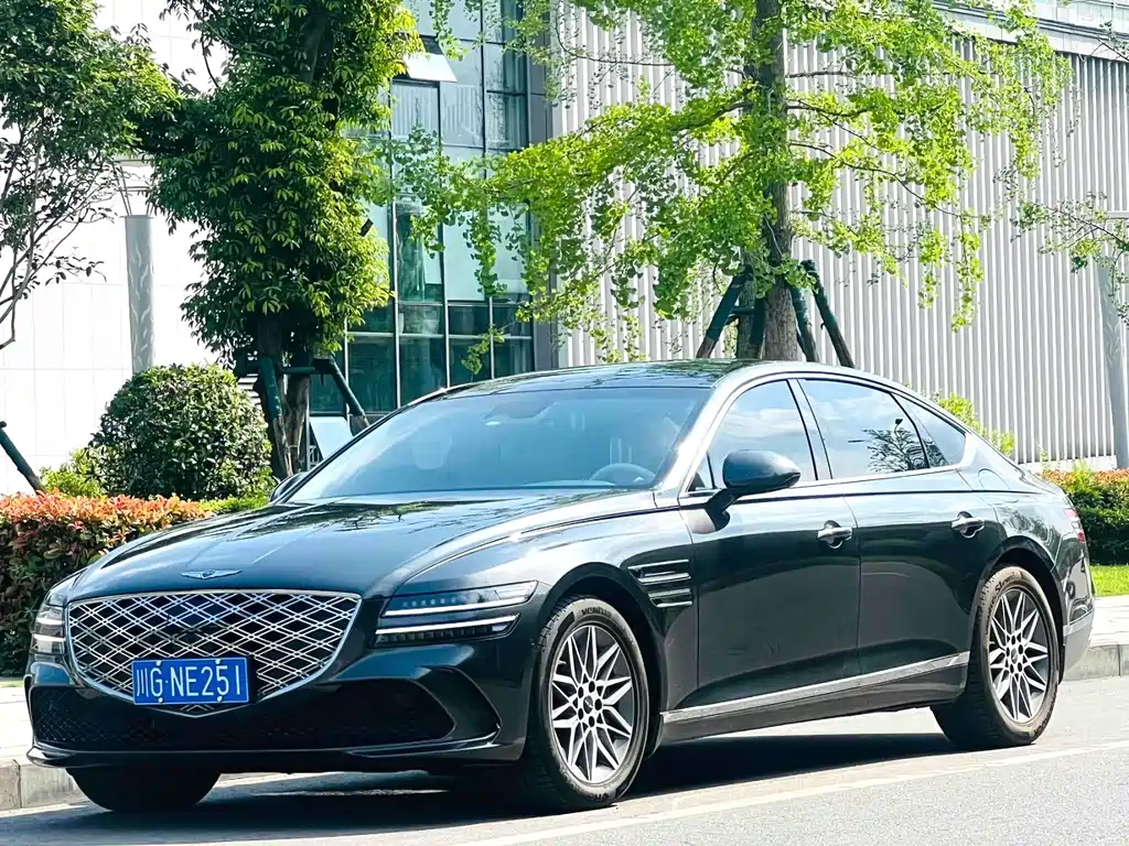 Генезис G80 2024 года, заднеприводная версия с двигателем 2.5Т люкс-класса. 2000 km 2024