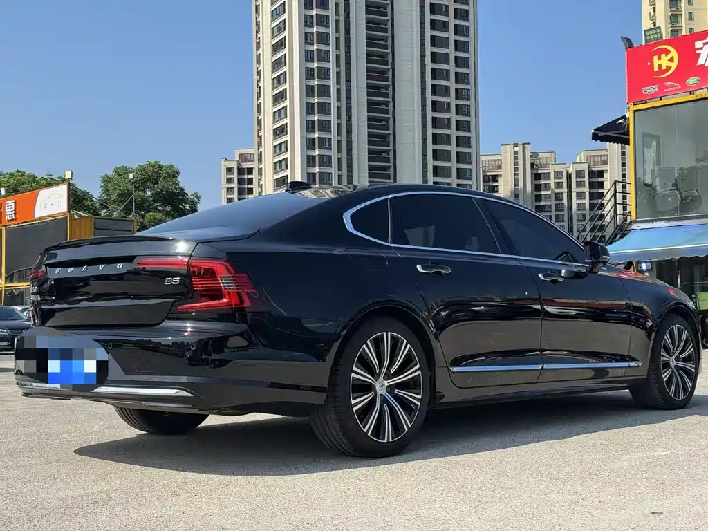 VOLVO S90
