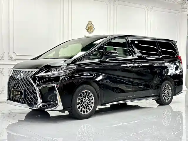 Lexus LM