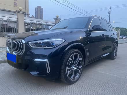 宝马X5 2022款 改款 xDrive 40Li 尊享型M运动套装