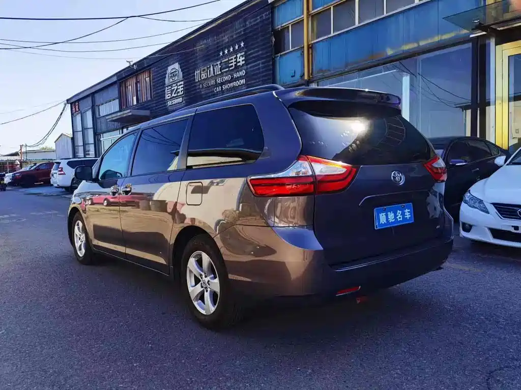 TOYOTA SIENNA