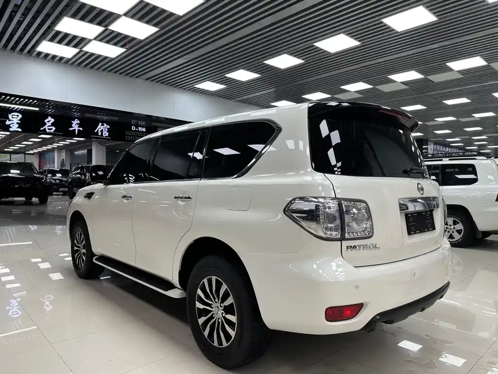 NISSAN TOURE