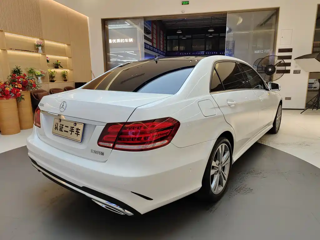 MERCEDES-BENZ E CLASS