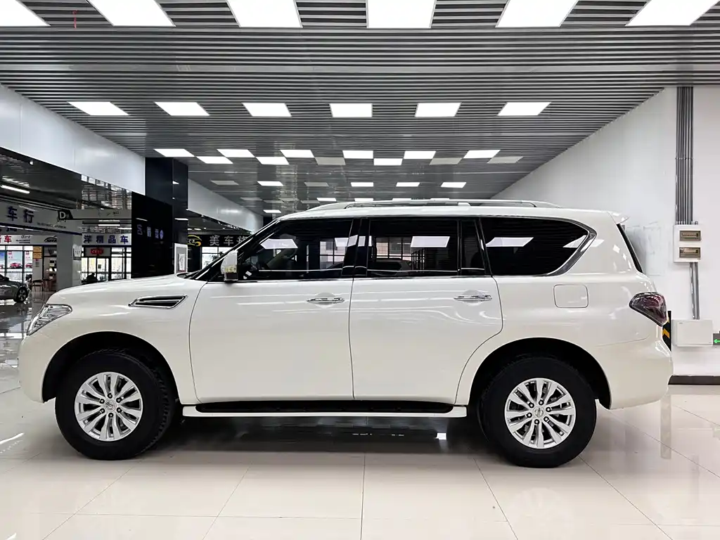NISSAN TOURE