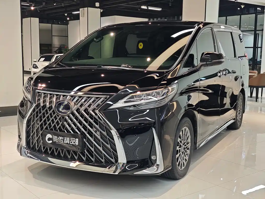 LEXUS  LM