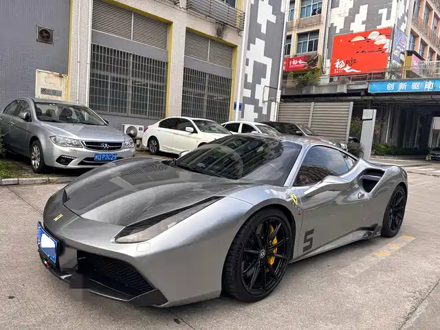 FERRARI  488 2017